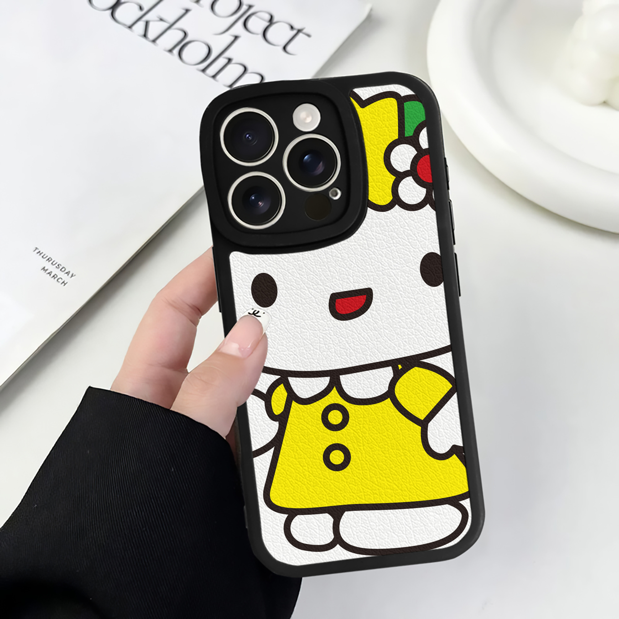 （画像用） Hello Kitty ハローキティ 【iPhone 16シリーズ対応】シリコンスマホケース（レザー調） 材質：シリコン